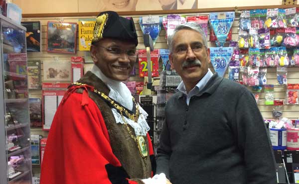 hallmark-with-mayor-lg-nov-.jpg