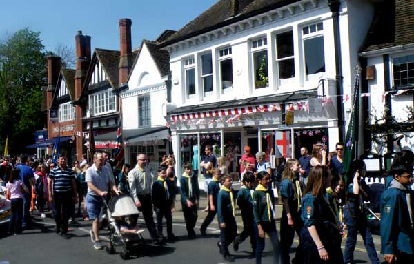 pinner-st-george-parade-lg-.jpg